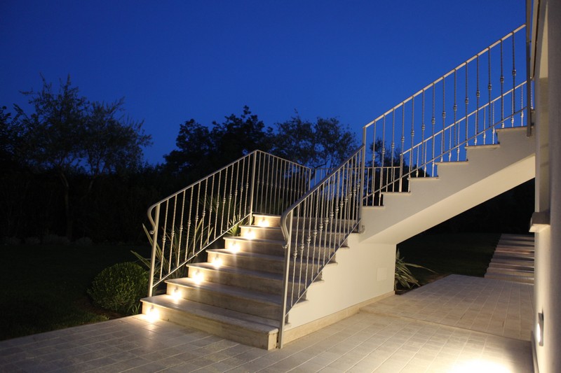 SCALA ESTERNA CON ILLUMINAZIONE