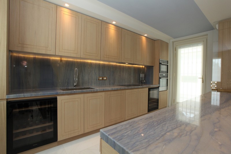 TOP CUCINA E PAVIMENTO